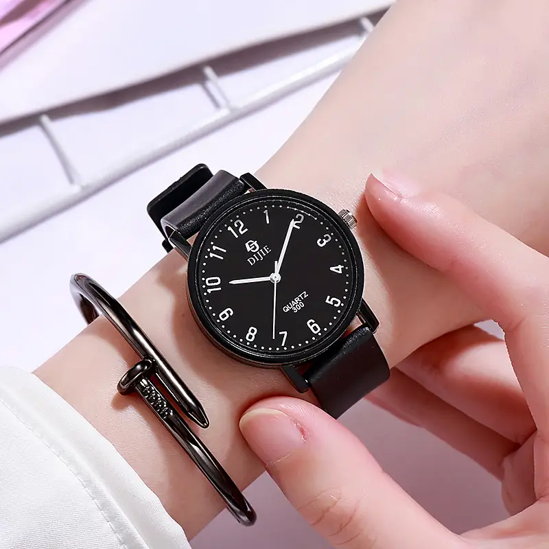 Luminous Men's Quartz Watch with Green Dial - Image 4
