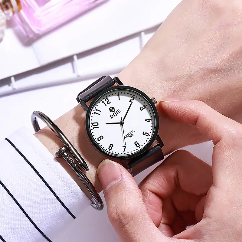 Luminous Men's Quartz Watch with Green Dial - Image 6