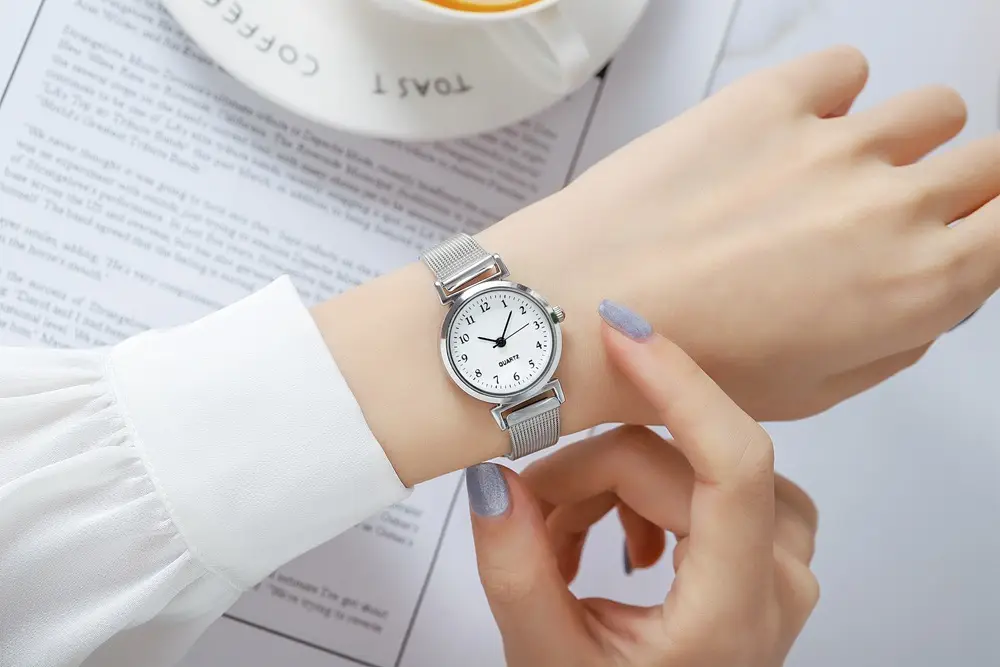 Women's Silver Mesh Quartz Watch with Pin Buckle — feature 2