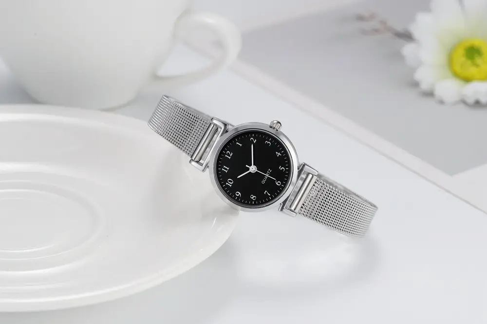 Women's Silver Mesh Quartz Watch with Pin Buckle — feature 4