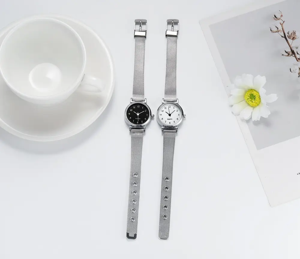 Women's Silver Mesh Quartz Watch with Pin Buckle — feature 5