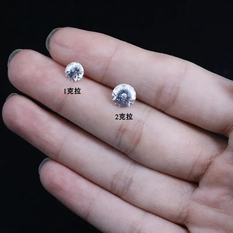 Round Moissanite Studs 1 & 2克拉 White - Image 2