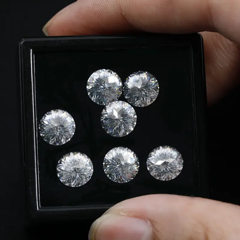 Round Moissanite Studs 1 & 2克拉 White - Image 3