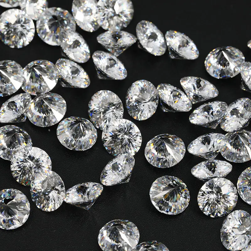 Round Moissanite Studs 1 & 2克拉 White — feature 6
