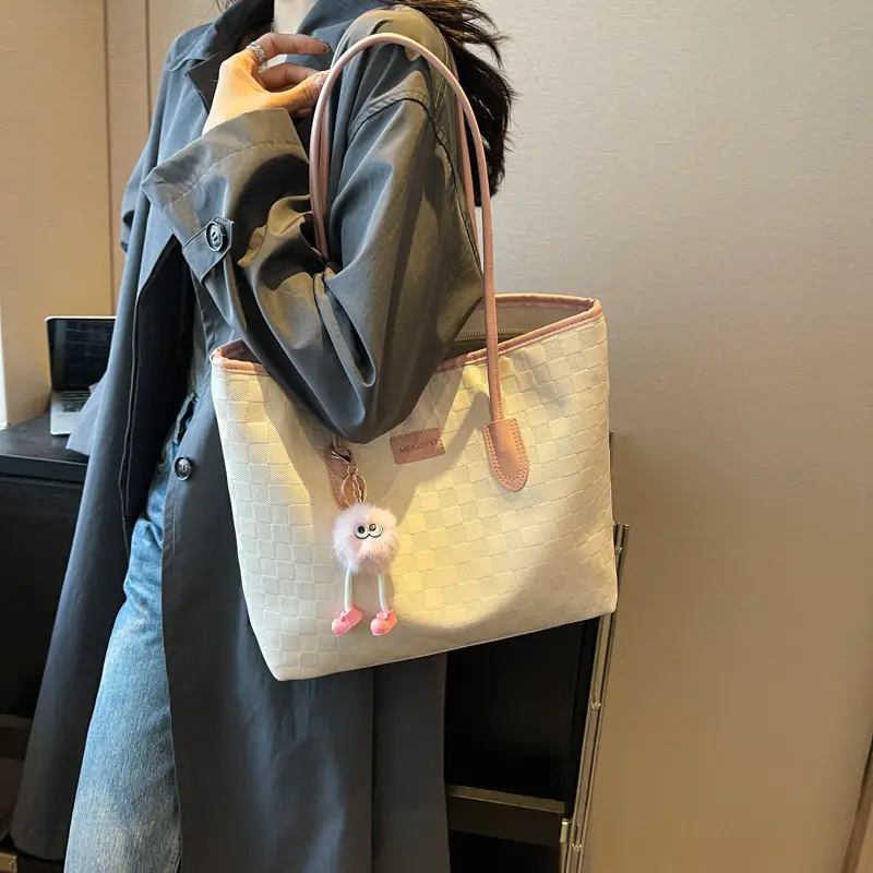 Women's Large Capacity Black Textured Shoulder Bag 2023 - Image 6