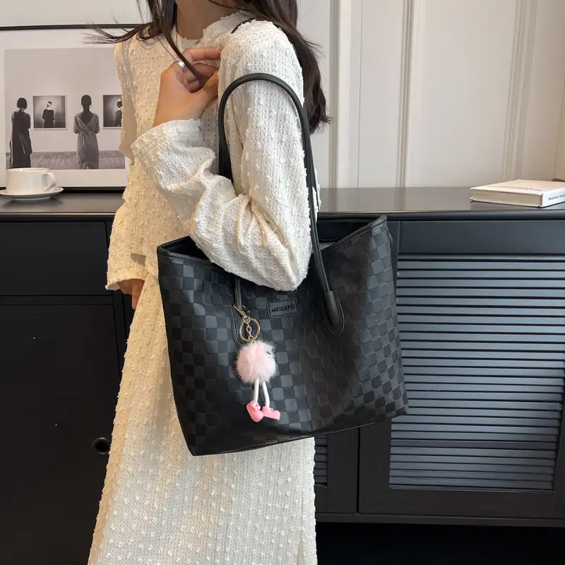 Women's Large Capacity Black Textured Shoulder Bag 2023 - Image 7