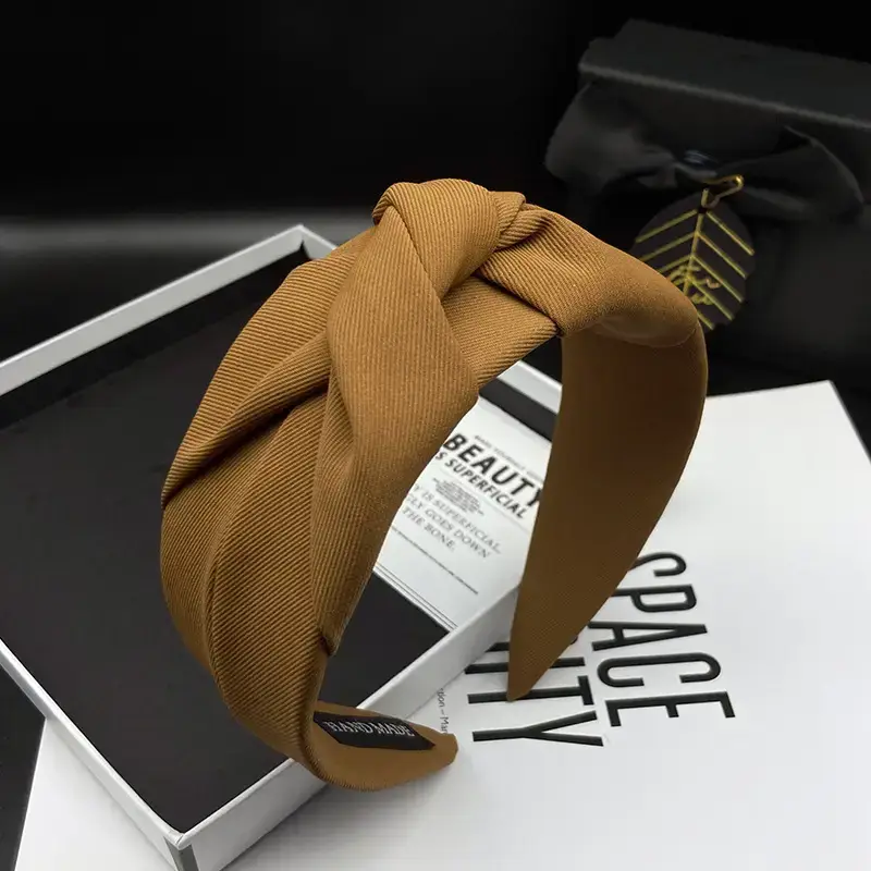 Black Wide Brim Hair Clips for Women - Image 2