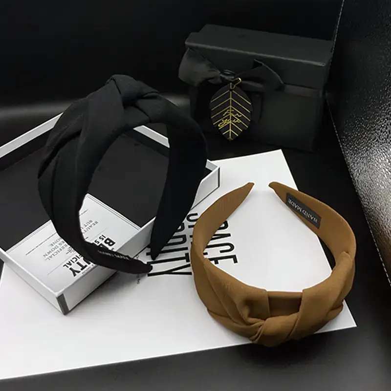Black Wide Brim Hair Clips for Women — feature 1