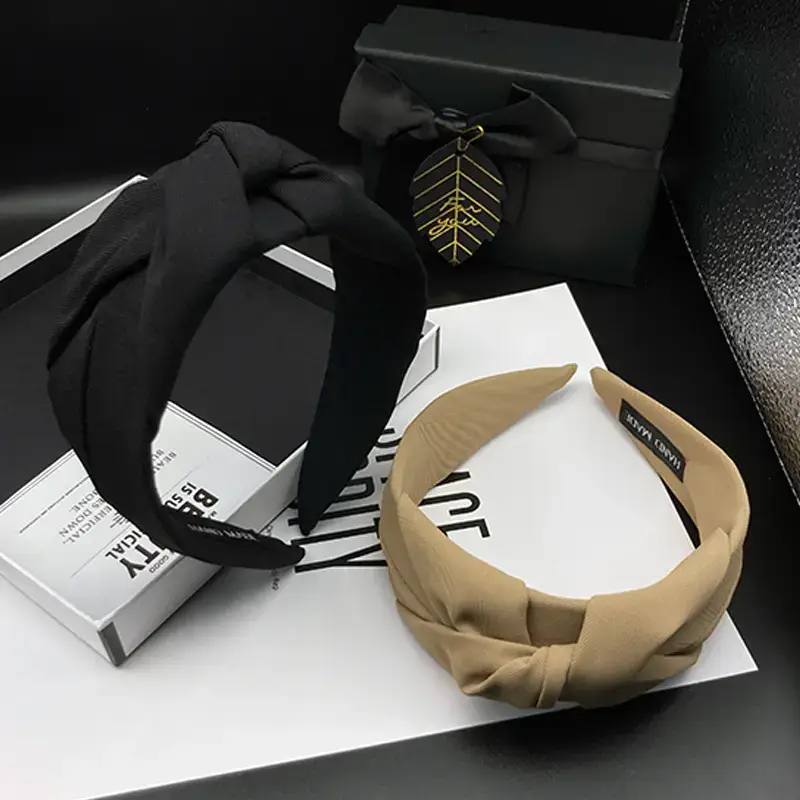 Black Wide Brim Hair Clips for Women — feature 3