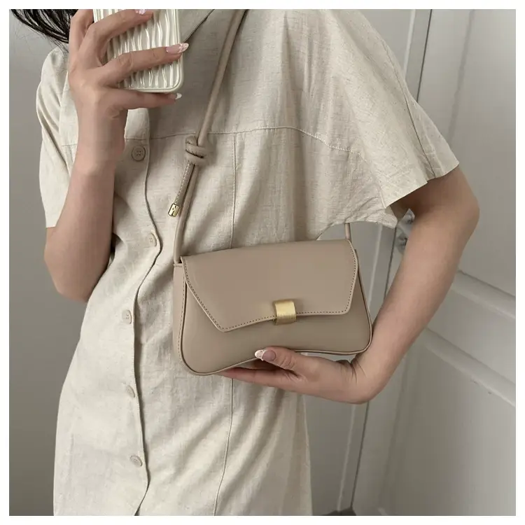 2026 Women's Retro Handbag Set with Gold Clasp — feature 12