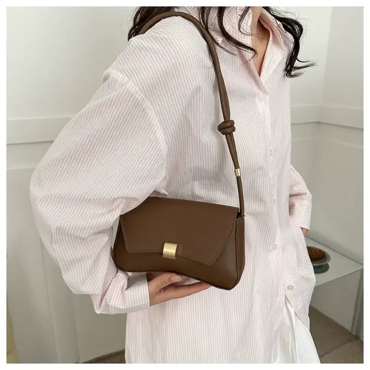 2026 Women's Retro Handbag Set with Gold Clasp — feature 13
