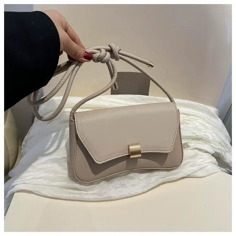 2026 Women's Retro Handbag Set with Gold Clasp — feature 23