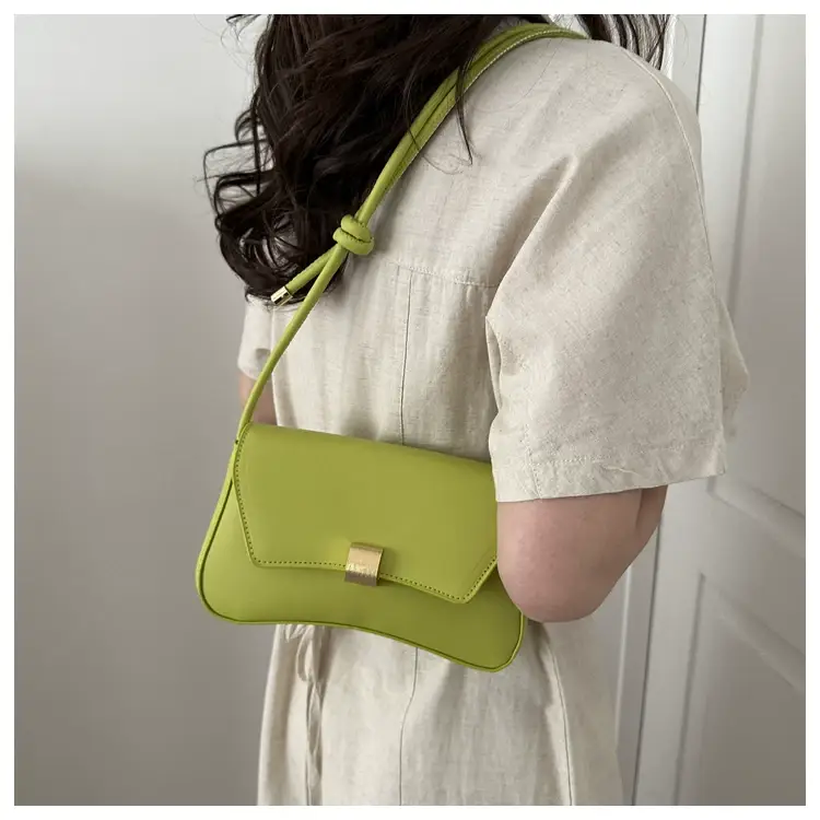 2026 Women's Retro Handbag Set with Gold Clasp — feature 7