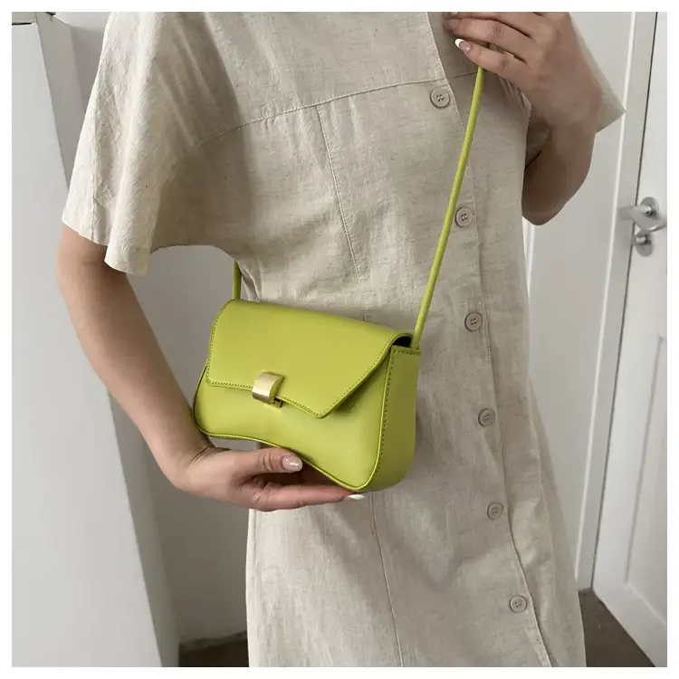 2026 Women's Retro Handbag Set with Gold Clasp — feature 8