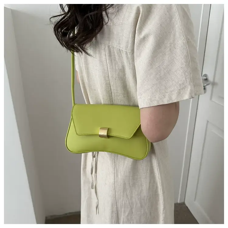 2026 Women's Retro Handbag Set with Gold Clasp — feature 9