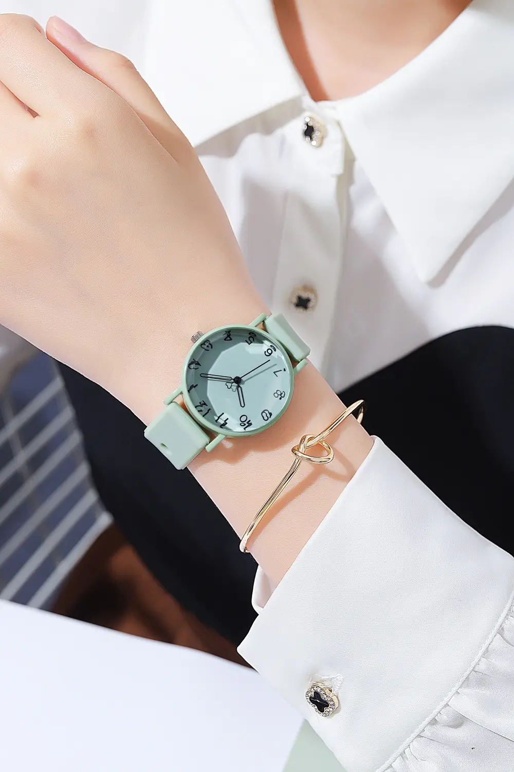 Launderlight Purple Quartz Watch for Girls — feature 12