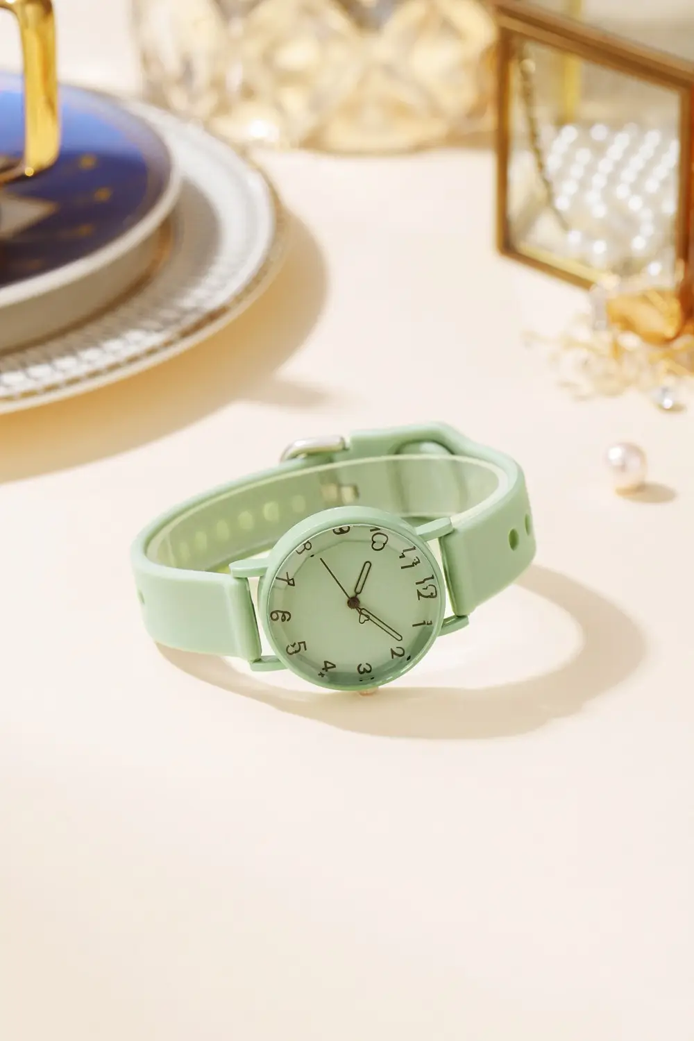 Launderlight Purple Quartz Watch for Girls — feature 3