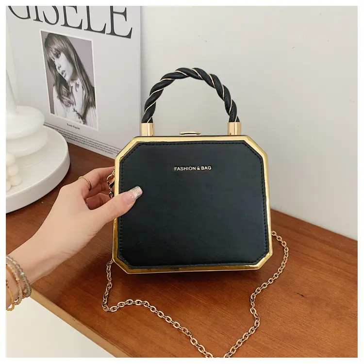 Women's Gold Chain Crossbody Shoulder Bag - Image 4