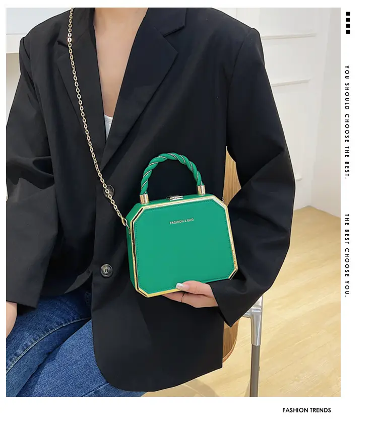 Women's Gold Chain Crossbody Shoulder Bag — feature 1