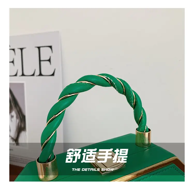 Women's Gold Chain Crossbody Shoulder Bag — feature 6
