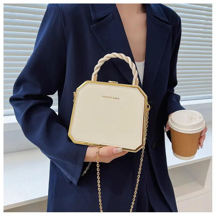 Women's Gold Chain Crossbody Shoulder Bag — feature 9