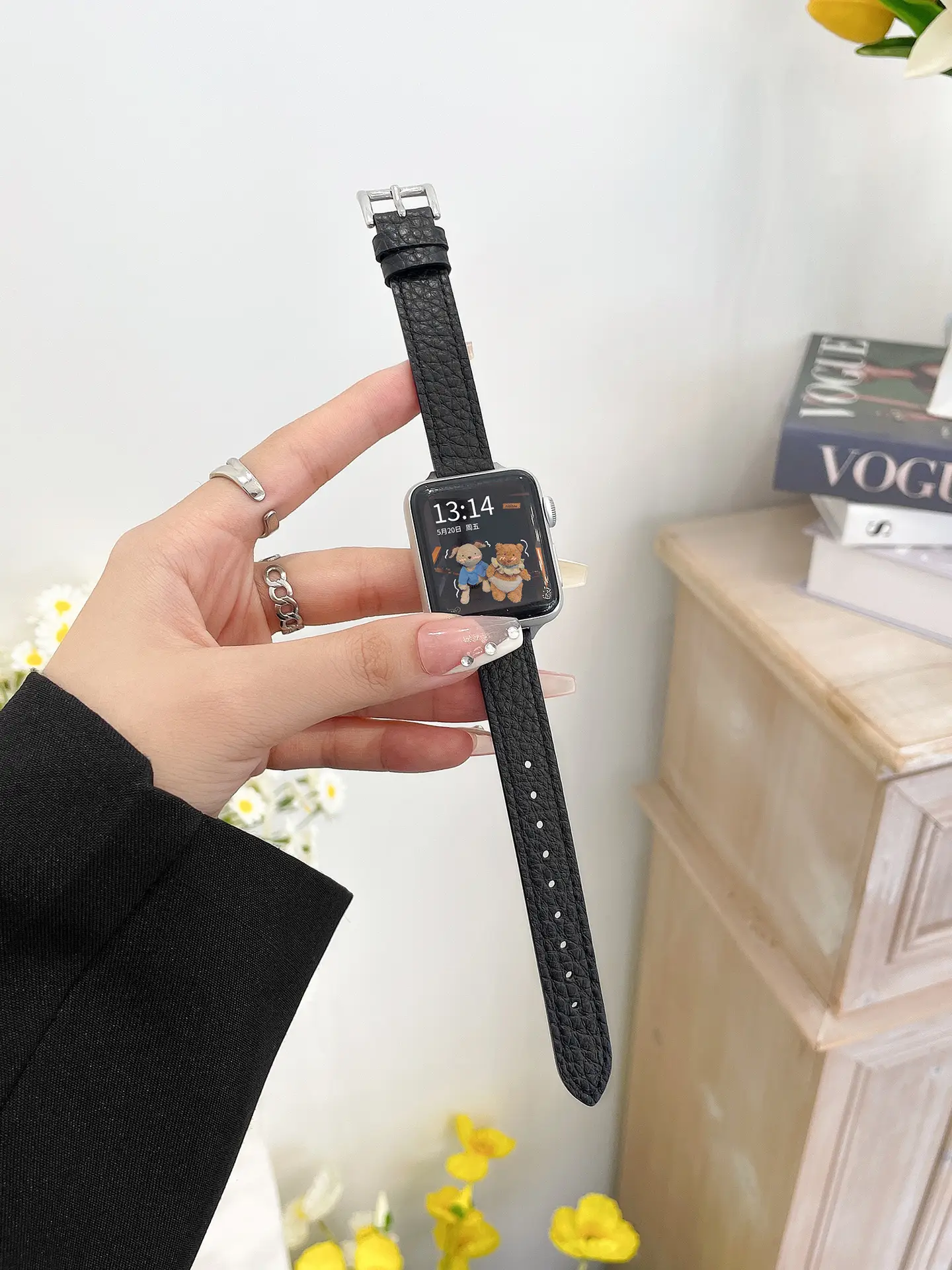 Apple Watch SE Leather Strap Watch for Girls Autumn Winter — feature 1
