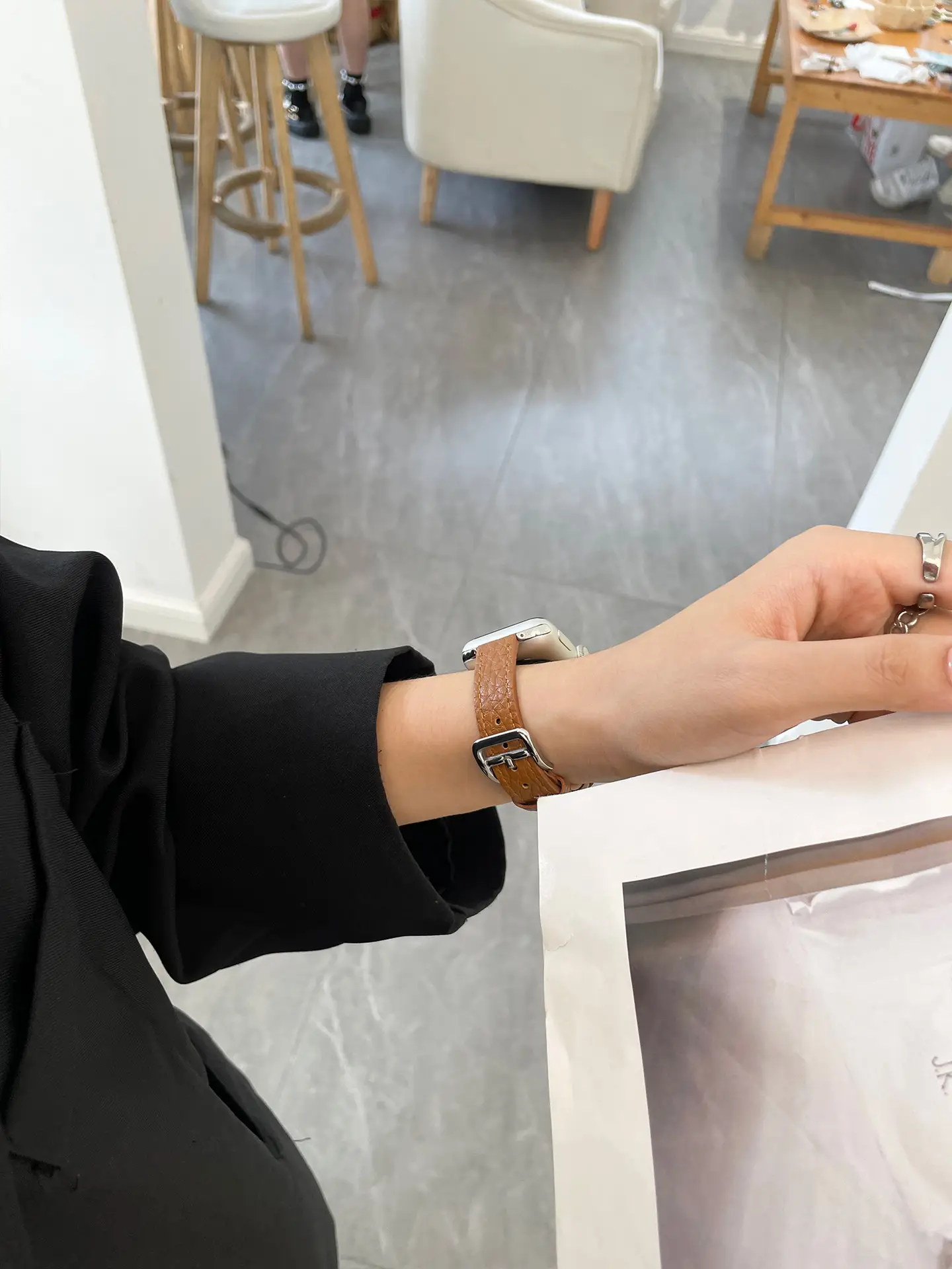 Apple Watch SE Leather Strap Watch for Girls Autumn Winter — feature 17