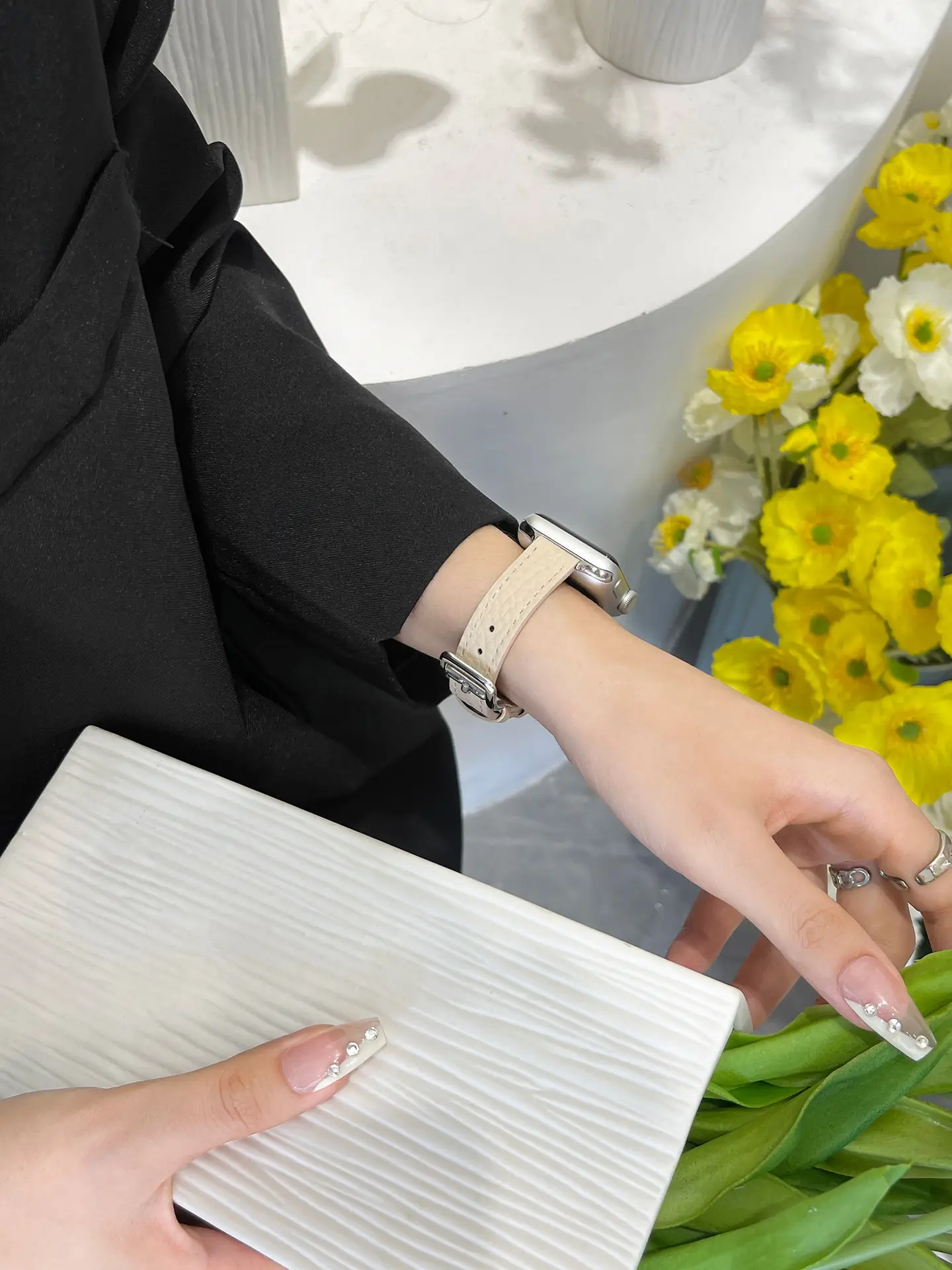 Apple Watch SE Leather Strap Watch for Girls Autumn Winter — feature 19