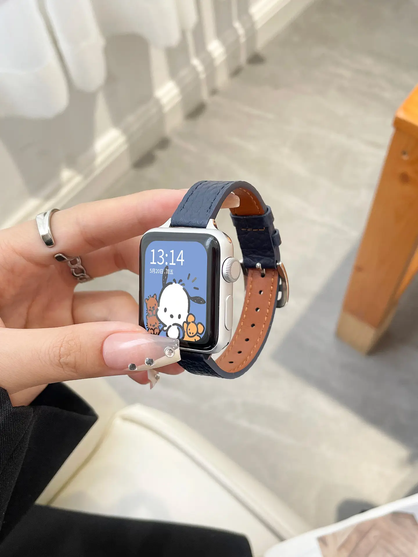 Apple Watch SE Leather Strap Watch for Girls Autumn Winter — feature 2