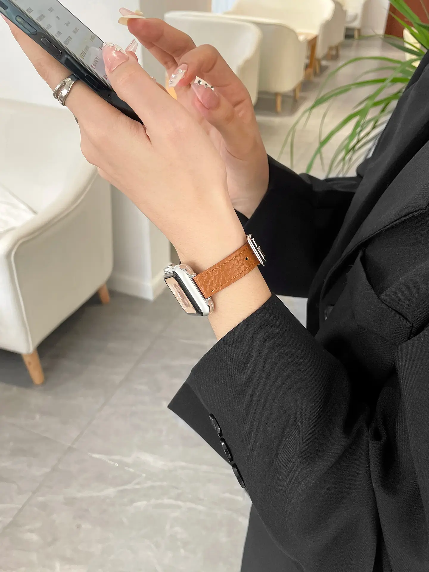 Apple Watch SE Leather Strap Watch for Girls Autumn Winter — feature 20