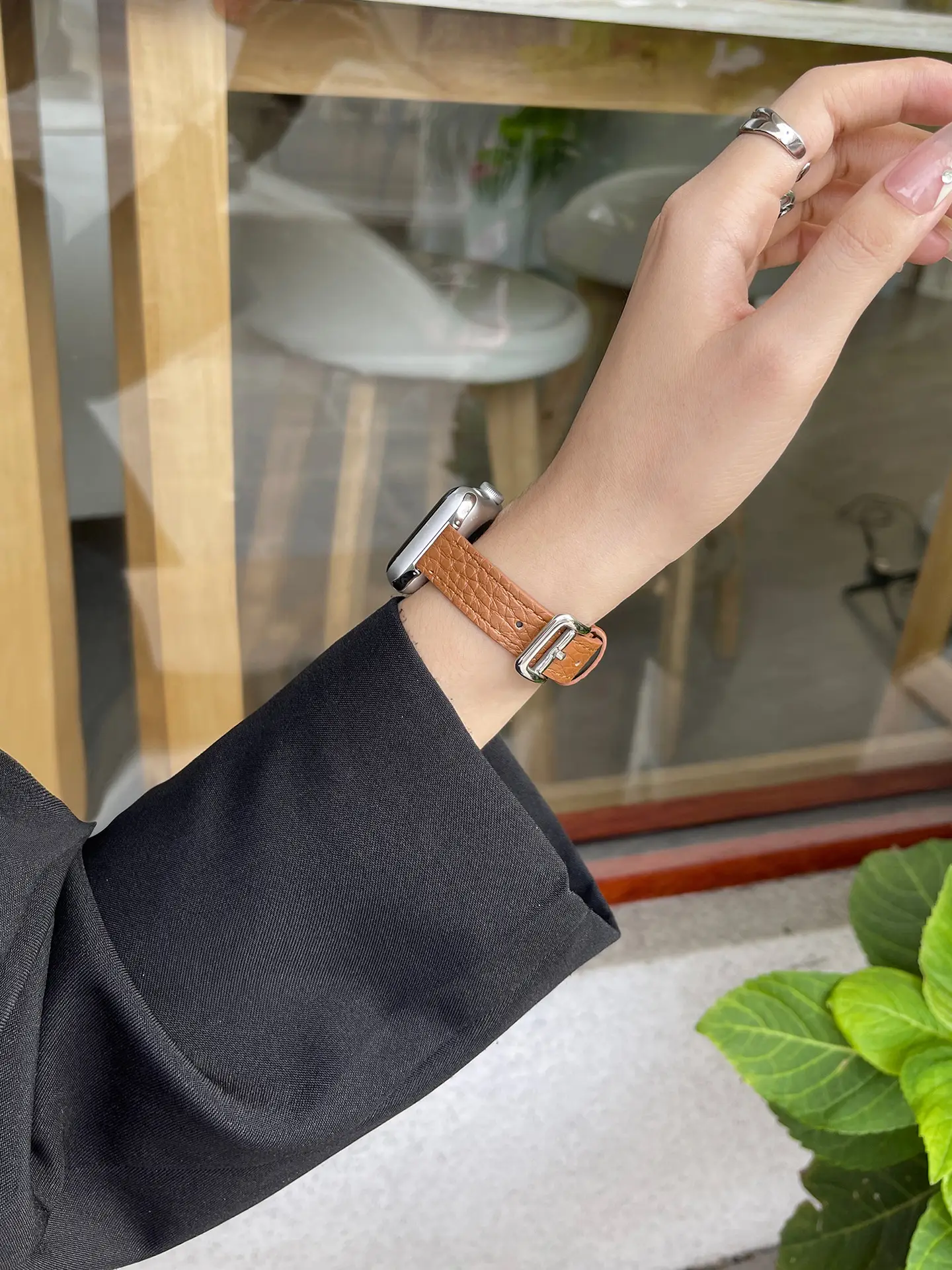 Apple Watch SE Leather Strap Watch for Girls Autumn Winter — feature 8