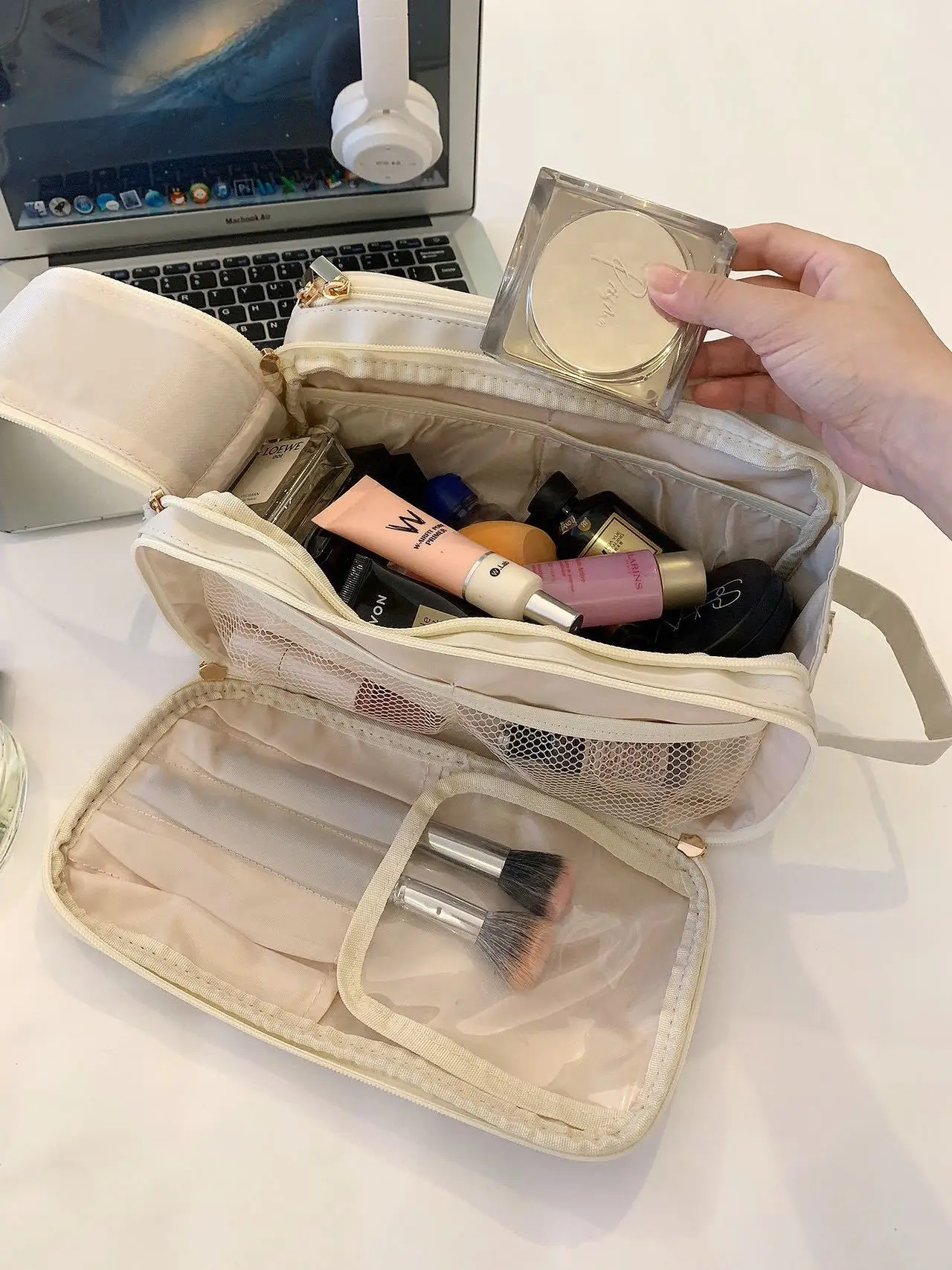 White Makeup Brush & Storage Bag for Women — feature 4