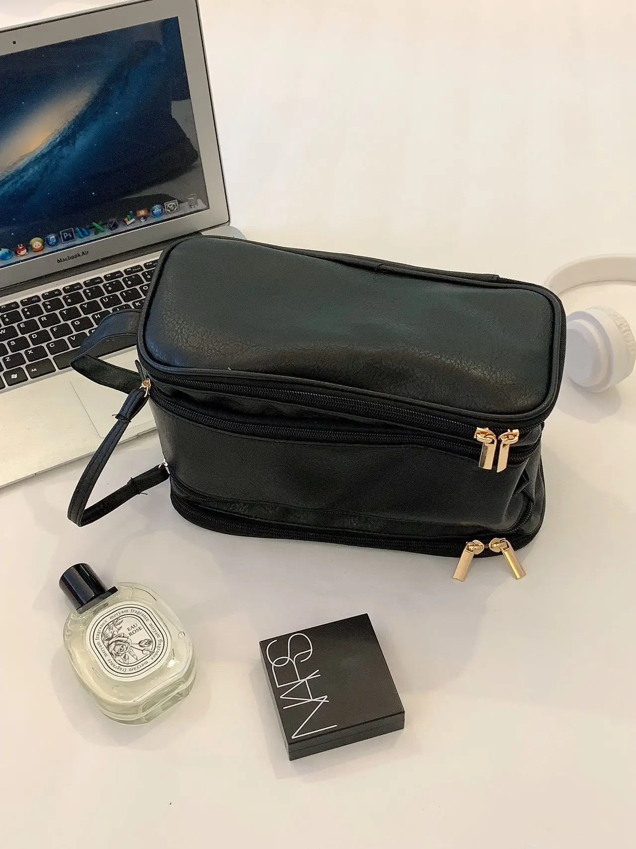 White Makeup Brush & Storage Bag for Women — feature 5