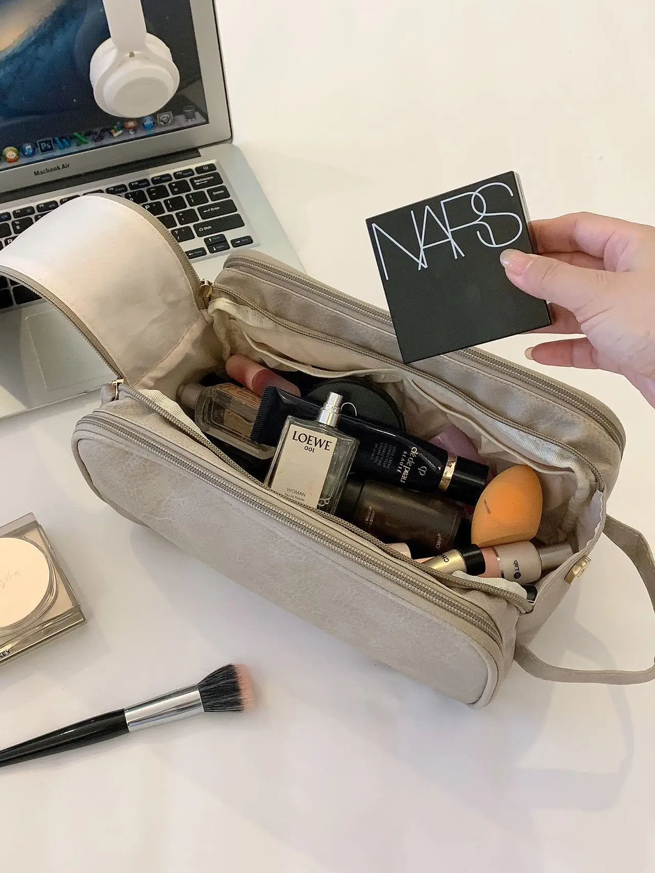 White Makeup Brush & Storage Bag for Women — feature 6