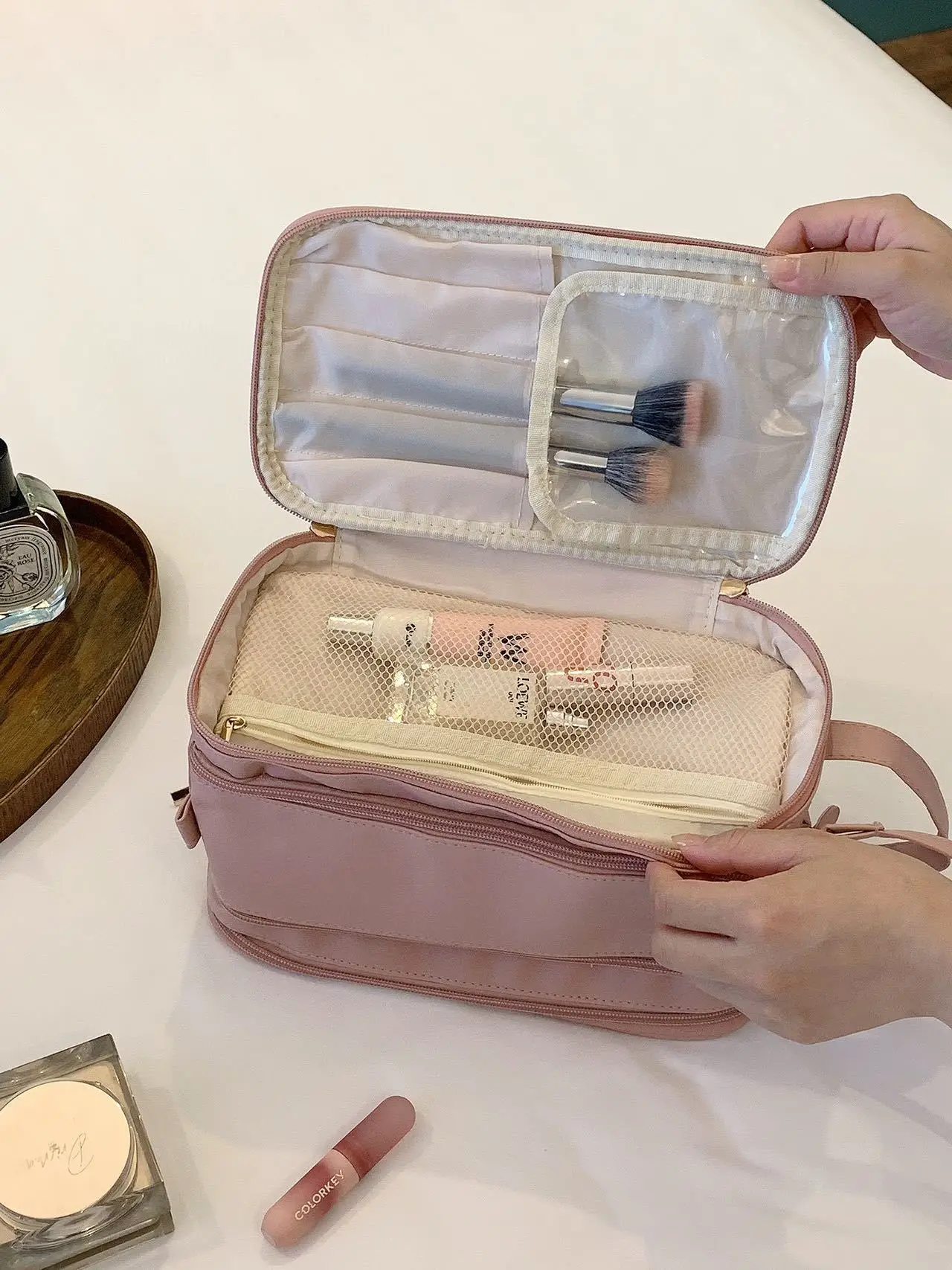 White Makeup Brush & Storage Bag for Women — feature 8