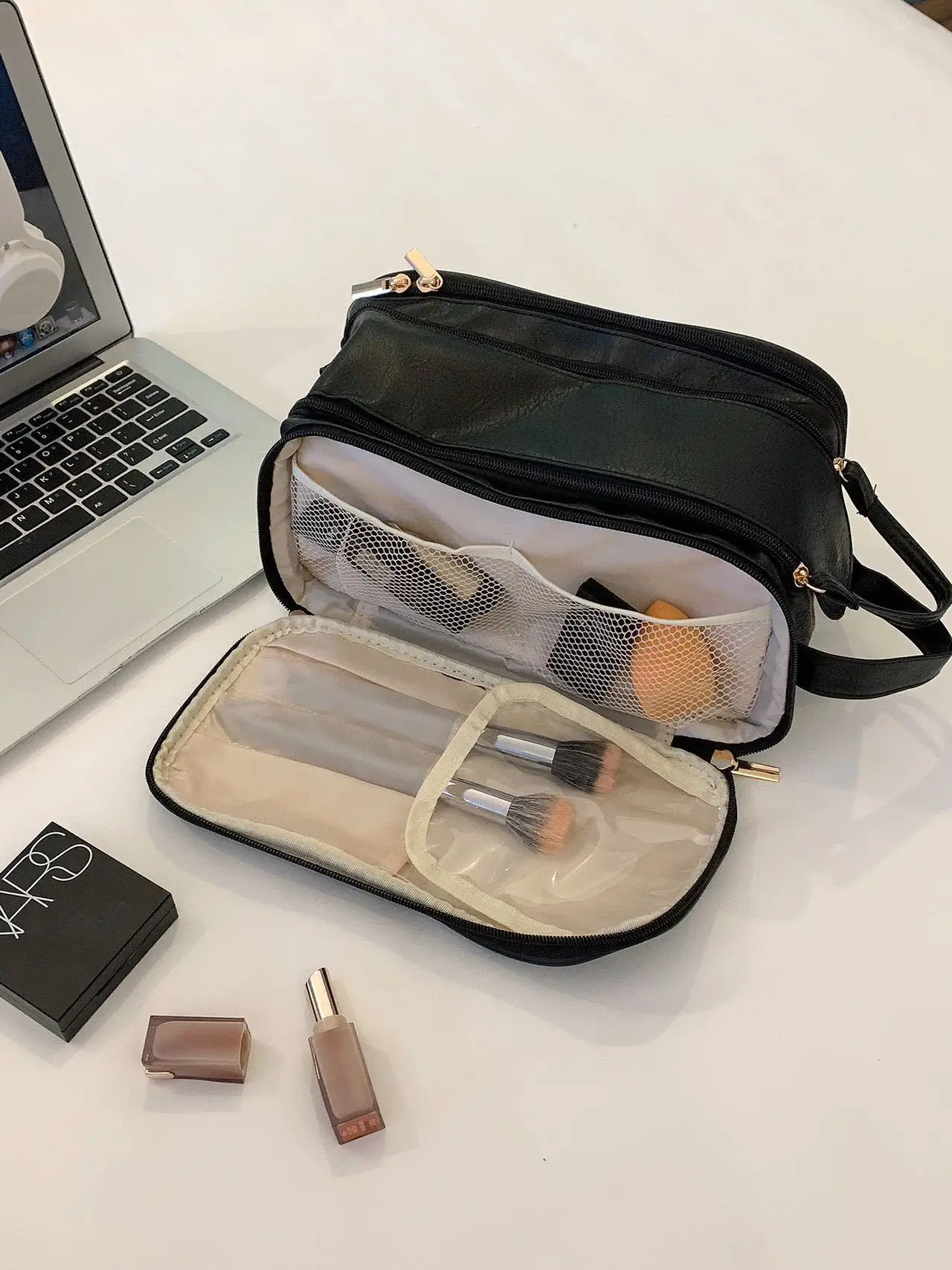 White Makeup Brush & Storage Bag for Women — feature 9