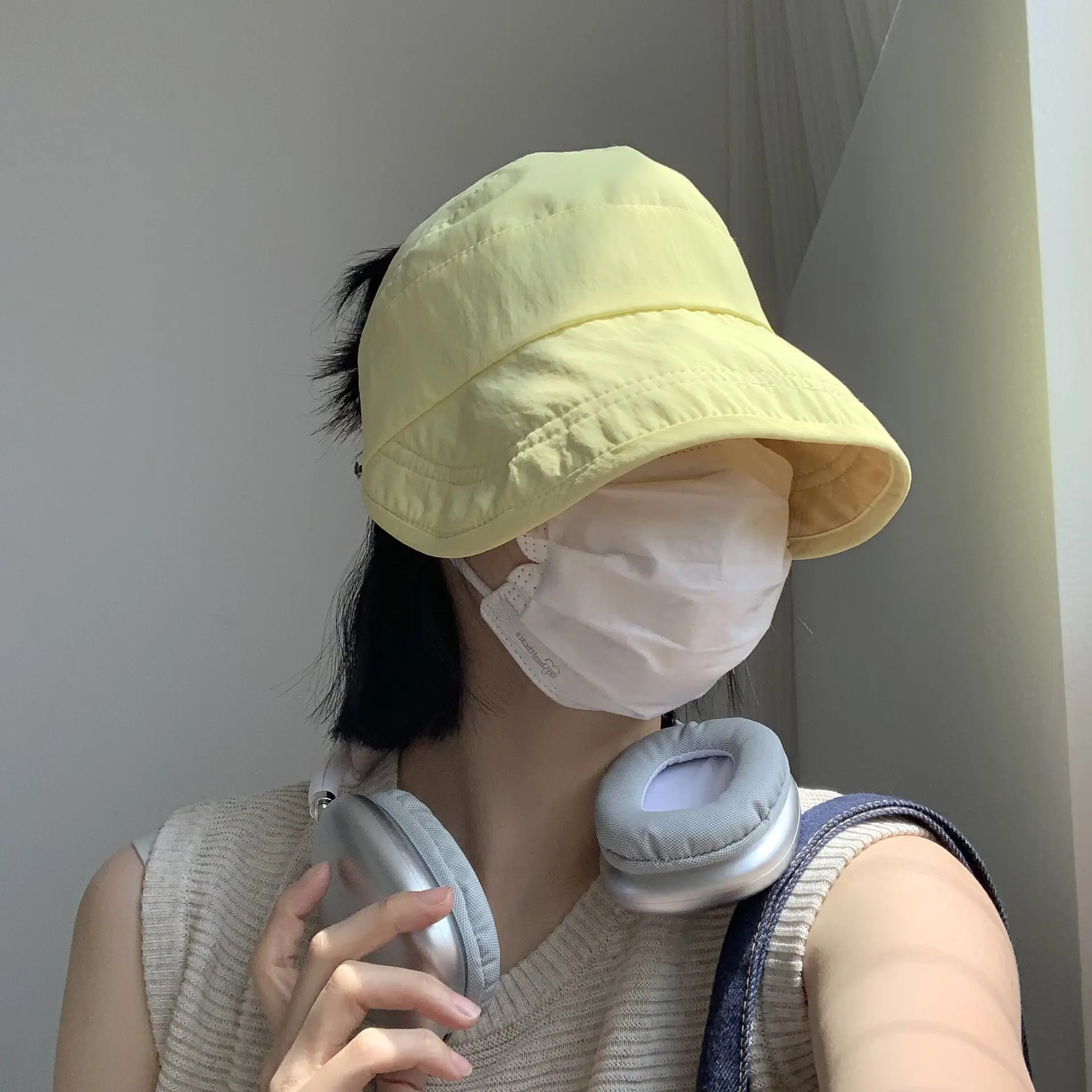 Double-sided Waterproof Open Top Cap with Horse Tail Mask — feature 3