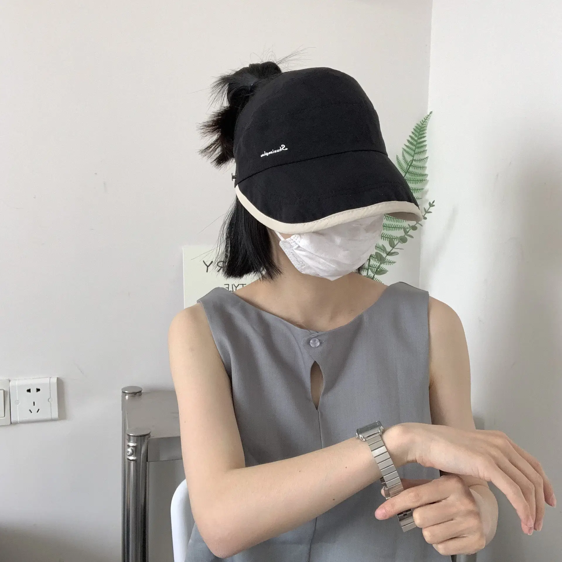 Double-sided Waterproof Open Top Cap with Horse Tail Mask — feature 7