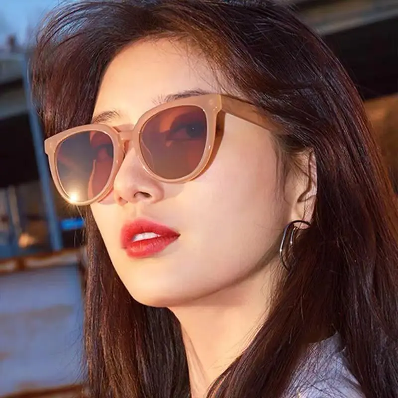2023 New Liu Yifei Sunglasses Women's Plastic Teeth Retro Milk Tea Korean Version - Image 9