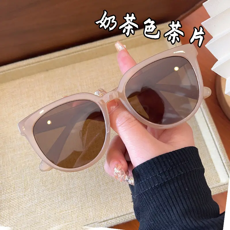 2023 New Liu Yifei Sunglasses Women's Plastic Teeth Retro Milk Tea Korean Version - Image 4