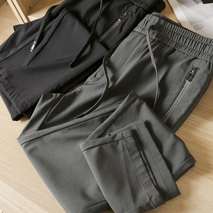 Men's Black Stretchable Zip Pockets Pants — feature 3