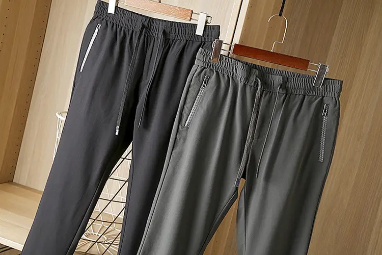 Men's Black Stretchable Zip Pockets Pants — feature 5