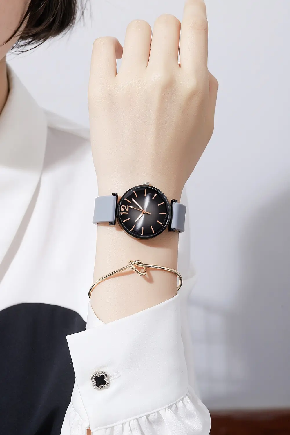 Women's Pink Silicone Quartz Watch with Diamond Glass Dial — feature 11