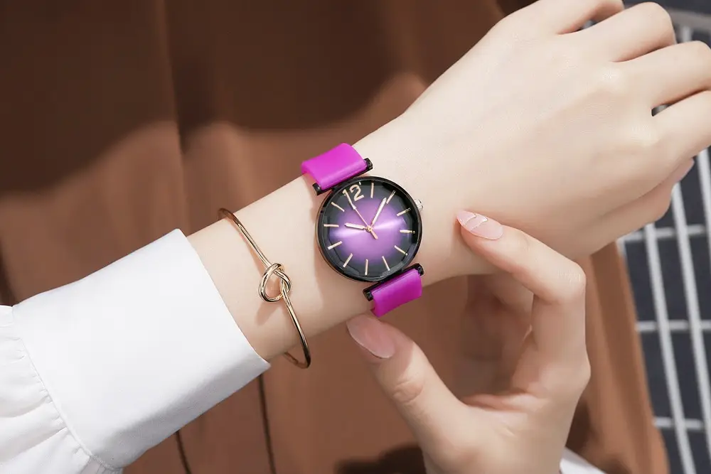 Women's Pink Silicone Quartz Watch with Diamond Glass Dial — feature 13