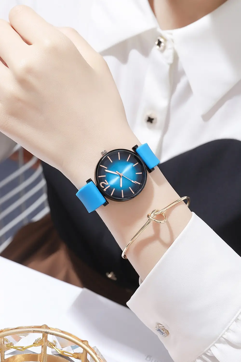 Women's Pink Silicone Quartz Watch with Diamond Glass Dial — feature 7