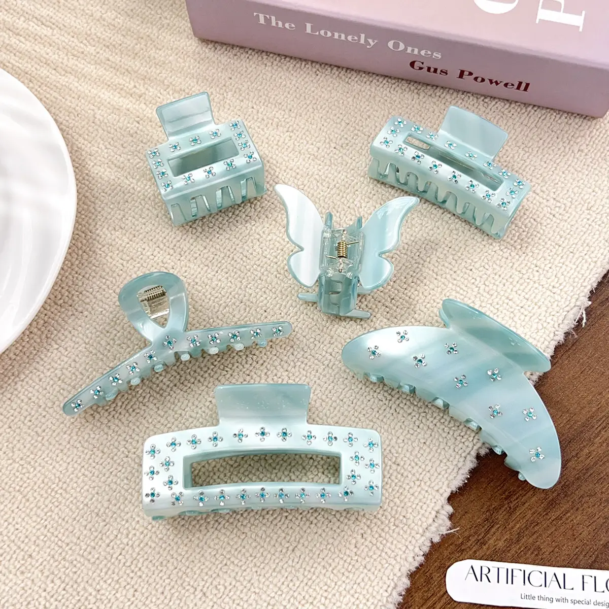 Women's Acrylic Shark Clip with Diamond Embellishment - Image 7