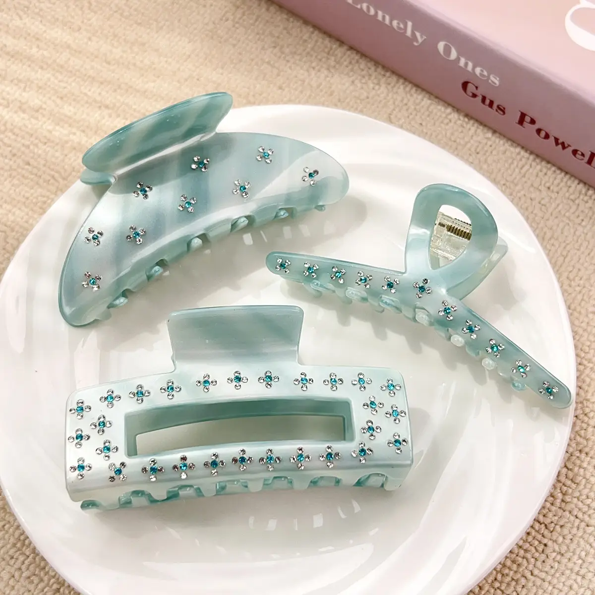 Women's Acrylic Shark Clip with Diamond Embellishment - Image 9