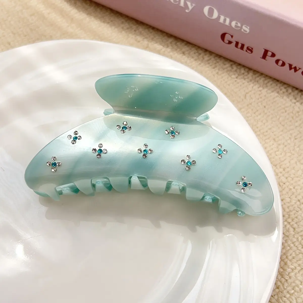 Women's Acrylic Shark Clip with Diamond Embellishment - Image 5