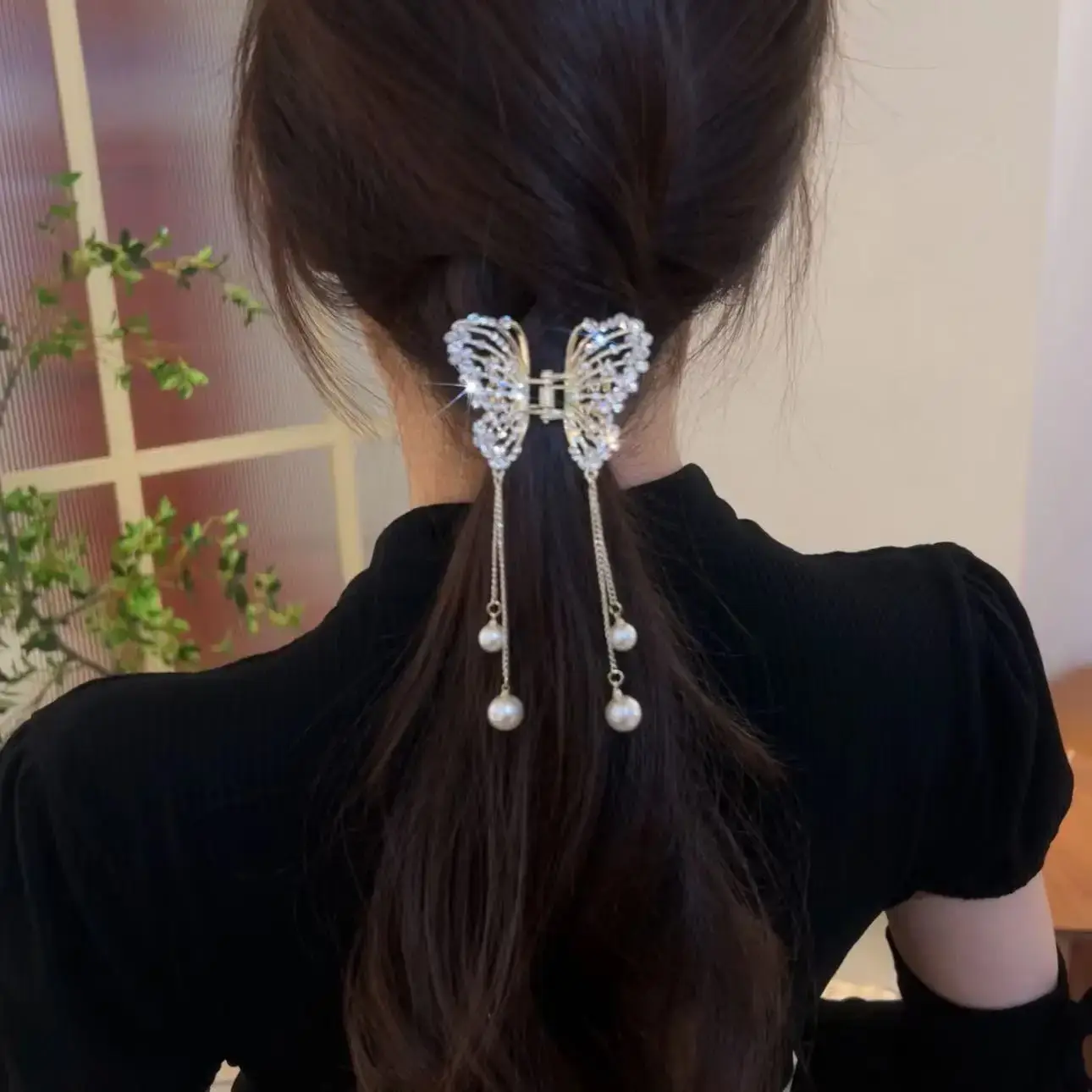 Light Luxury Sparkling Butterfly Hairpin with Diamond Tassels - Image 4