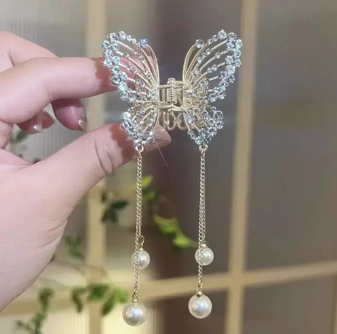 Light Luxury Sparkling Butterfly Hairpin with Diamond Tassels - Image 5